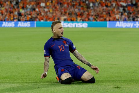 📸 | Net niet undercover genoeg: Noa Lang gespot bij medische keuring in Eindhoven