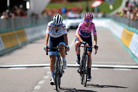 Annemiek van Vleuten overwint de bergen en eindigt 4e: eindzege in zicht