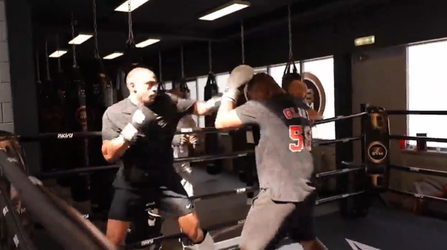 🎥 | Badr Hari in volle voorbereiding op gevecht tegen Alistair Overeem: 'The Animal Kingdom'