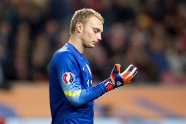 Cillessen stopt strafschop maar moet alsnog vissen (video)