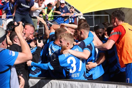 Drama voor HSV! 95 minuten lang gepromoveerd, dan maakt concurrent Heidenheim de winnende