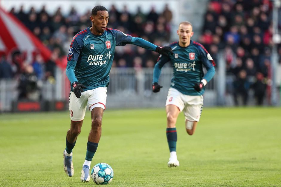 Ron Jans zet Joshua Brenet om 'disciplinaire redenen' uit wedstrijdselectie FC Twente