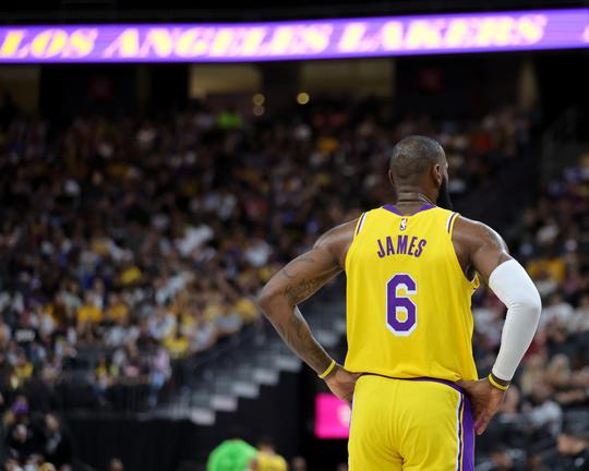 Zoveel punten heeft LeBron James nog nodig om het puntenrecord van Abdul-Jabbar te verbreken