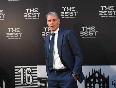 Marco van Basten is blij met idee van nieuwe buitenspelregel Arsène Wenger: 'Daar gaat het om'