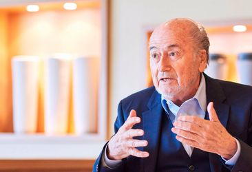 Sepp Blatter is WOEST: hij krijgt z'n pensioen niet