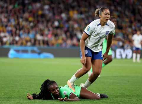 Aderlating voor Sarina Wiegman! Topscorer Engeland 2 wedstrijden geschorst op WK