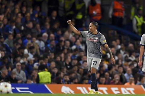 FC Salzburg sleept na aanvallende wissels punt uit het vuur bij zwalkend Chelsea