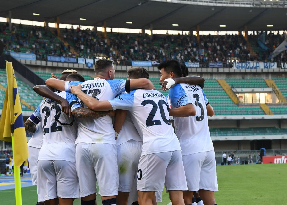 Napoli wint overtuigend van Hellas Verona, nieuwe aanwinsten laten zich gelijk zien