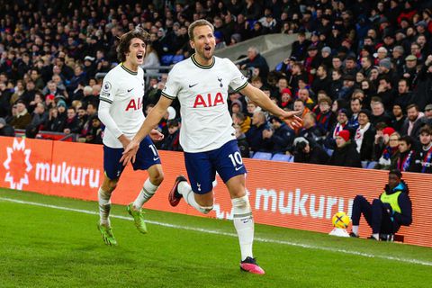 Harry Kane helpt Tottenham Hotspur op weg naar ruime zege bij Crystal Palace