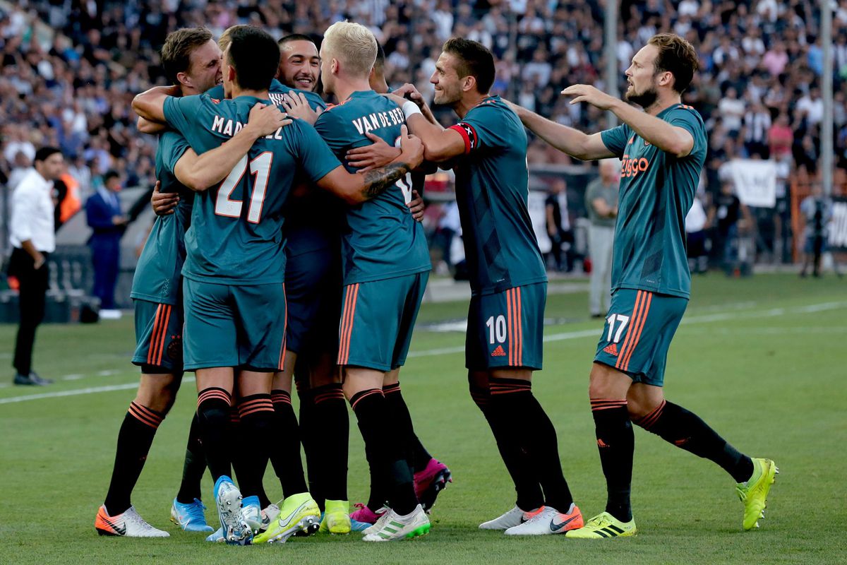 Vermoedelijke opstelling Ajax: Veltman en Martinez centraal tegen APOEL