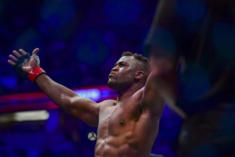 🎥 | Ex-UFC'er Ngannou tekent contract bij PFL, Jake Paul blij: 'Welkom gekke man!'
