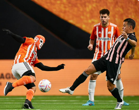 📸👀 | 'LaLiga-speler doet met vermomming mee aan speciale competitie omdat club geen toestemming geeft'
