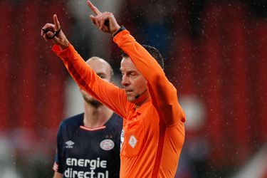 Scheidsrechtersbaas KNVB: 'Videoscheids wordt voorlopig niet eindverantwoordelijk'