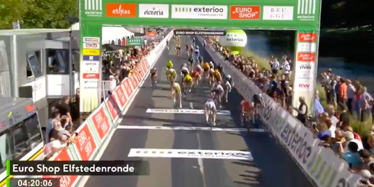 🎥 | Fabio Jakobsen wint Elfstedenronde na zinderende massasprint