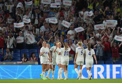 Media in Engeland gaan over de top voor prestatie van de Engelse voetbalvrouwen