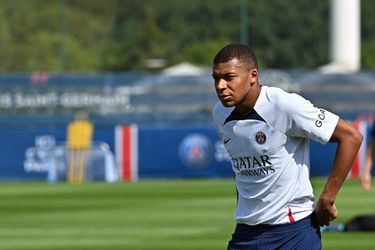 Mbappé haakt geblesseerd af voor competitieopener PSG, Messi en Neymar wel present