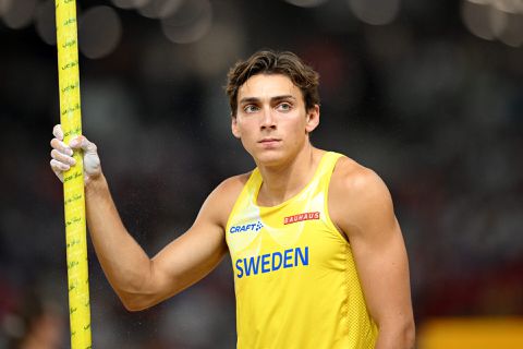 Zoveel meter springen mannen bij polsstokhoogspringen hoger dan vrouwen