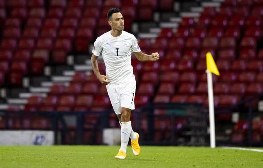 Oud-PSV'er Eran Zahavi vertikt het om hotelkamer te delen en stapt op als international