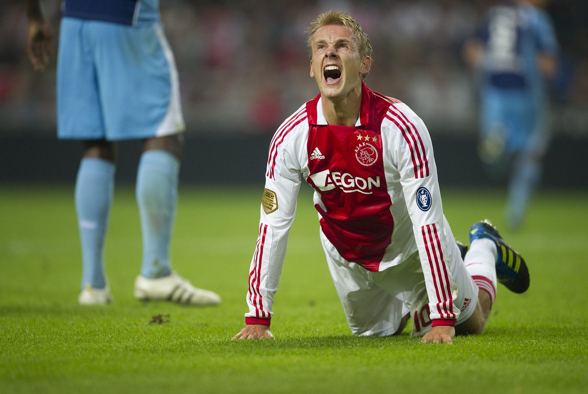Ajax verwelkomt De Jong met terugblik op historisch doelpunt