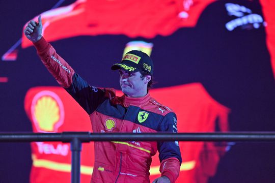 Carlos Sainz verlengt contract: 'Geen beter team om voor te rijden dan Ferrari'