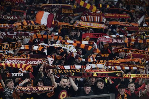 📸 | Ultra's AS Roma stellen regels op voor overige fans in Tirana