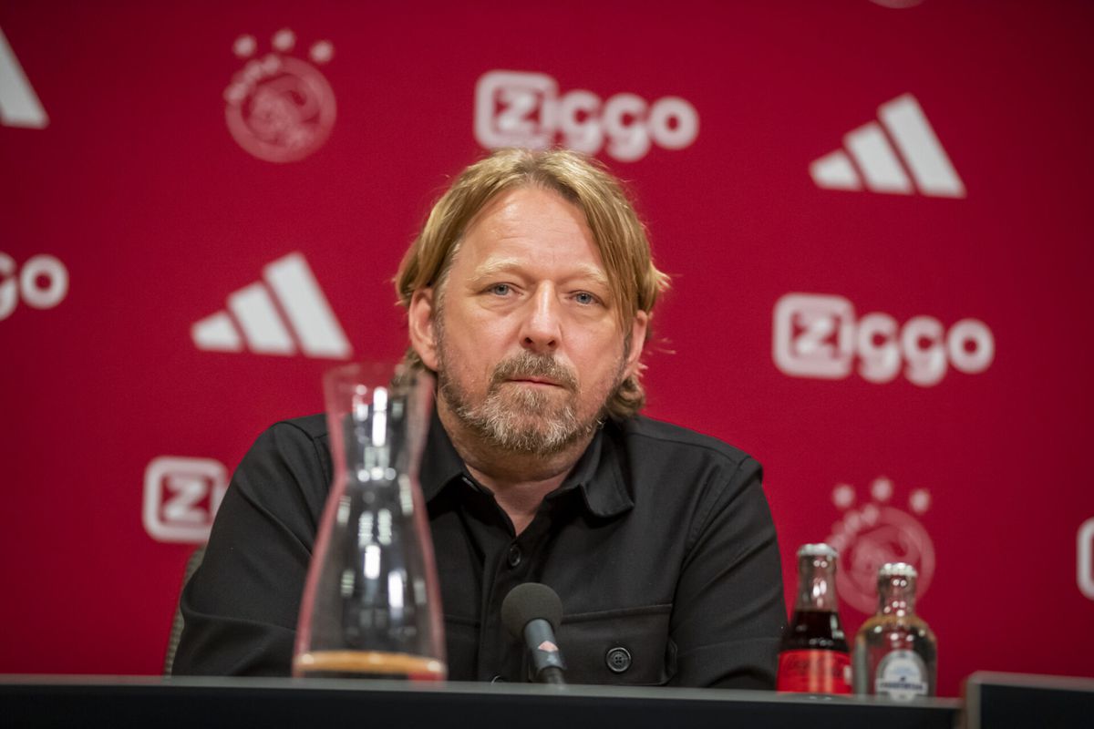Sven Mislintat kan met update Ajax-fans niet gerust stellen: 'Kan best nog paar periodes duren'