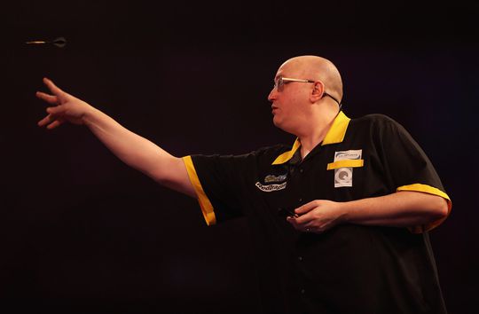 Huh?! PDC roept onbekende gast uit tot darter met de beste vorm