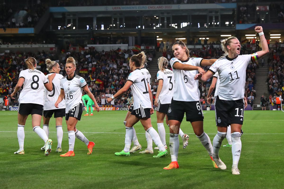 Doelpuntenmachine Alexandra Popp kopt Duitsland naar EK-finale tegen Engeland
