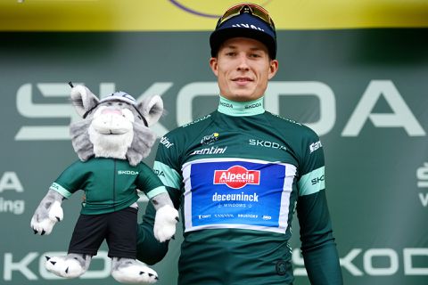 Jasper Philipsen geeft update over zieke leadout Mathieu van der Poel: 'Geen risico genomen'