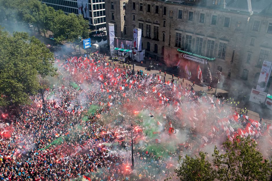 Geen helm op en maar 1 aansteker mee: deze (rare) eisen zijn er bij de huldiging van Feyenoord