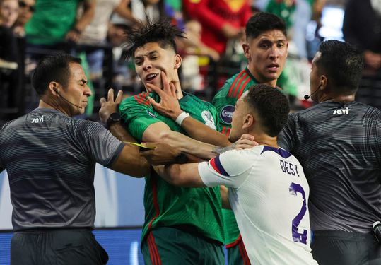 Massa-schorsing: Sergiño Dest zit thuis na ontspoorde wedstrijd Mexico - VS