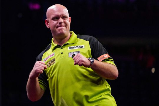 Michael van Gerwen na titel bij European Darts Open: 'Zit meer in de tank'