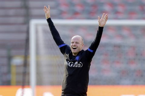 Oranje-fans snappen weinig van opstelling: 'Klaassen start, Gini is er niet eens bij?'