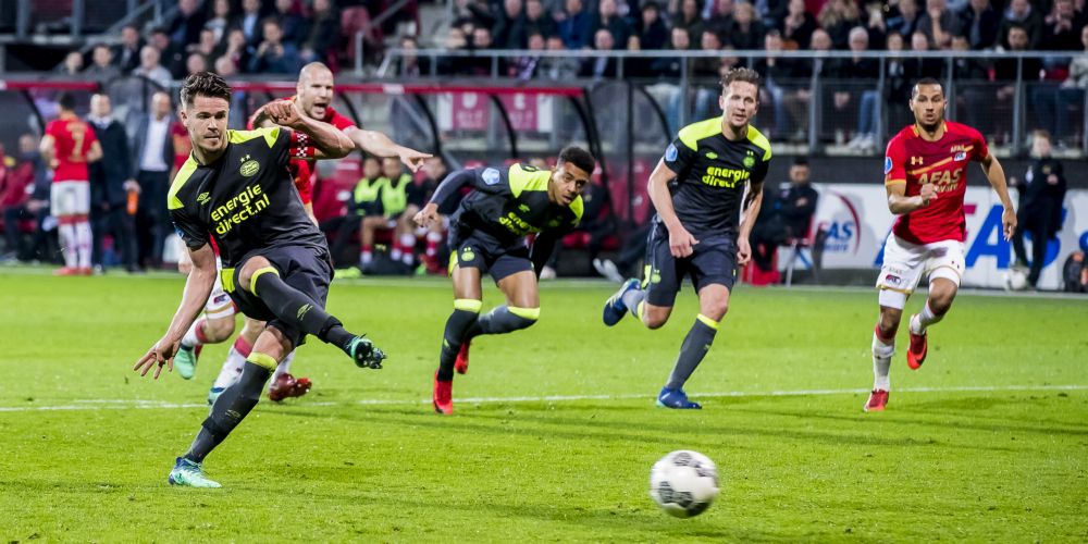 Ook zonder al de strafschoppen zou PSV bovenaan staan