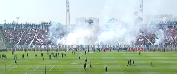 🎥 | Tribune met supporters stort in bij training Chileense club Colo-Colo