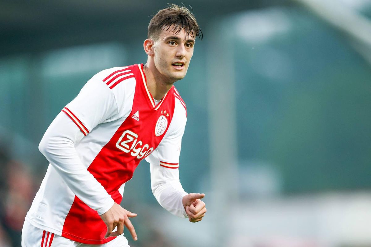 Ajax skipt koopoptie: breekijzer Lorenzo Lucca keert terug naar Italië