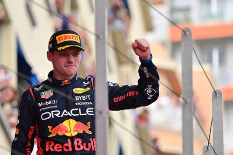 Machtige Max Verstappen vermoeit buitenlandse pers: 'Regen fleurde de race nog een beetje op'
