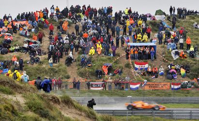 Goed nieuws voor Verstappen, minder voor fans zonder paraplu: dikke kans op regen in Zandvoort