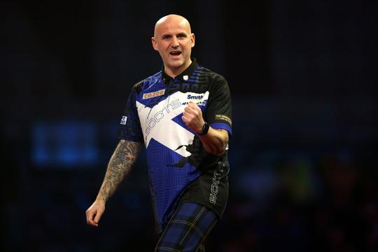 Debutant Cuming mag alweer naar huis op WK darts: Soutar maatje te groot in ronde 1