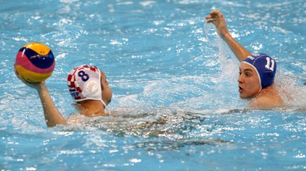 Waterpolomannen ook tegen Hongarije kopje onder