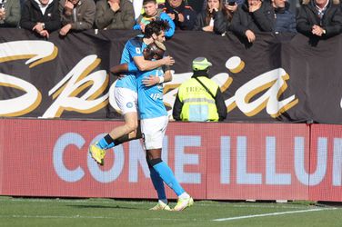 Napoli gaat met een noodgang richting het eindstation: de Scudetto, na overwinning op Spezia