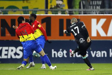 🎥 | Uitkappen en schieten: Burak Yilmaz schiet van buiten de 16 raak tegen RKC