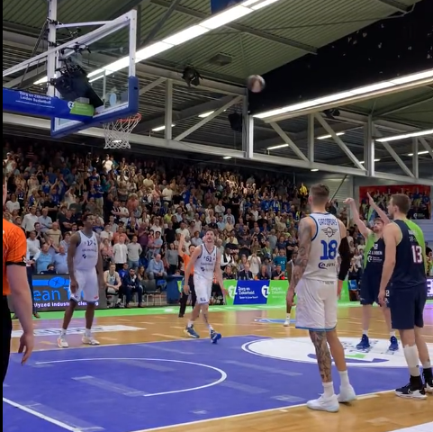 🎥 | Basketballers ZZ Leiden pakken nationale titel door zieke comeback tegen Donar