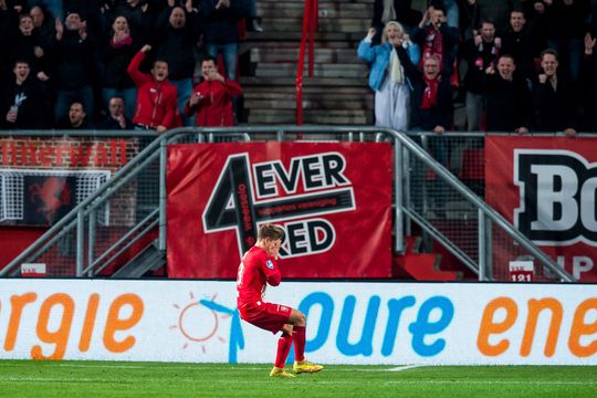 FC Twente wint bij herstart Eredivisie gemakkelijk van Emmen op emotionele avond voor Sadilek