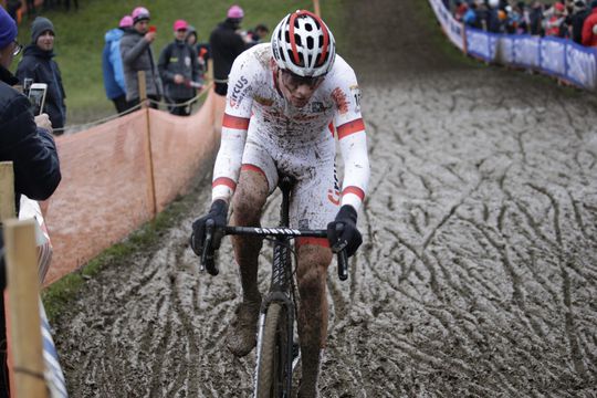 Van der Poel pakt in Nommay 6e wereldbekerzege