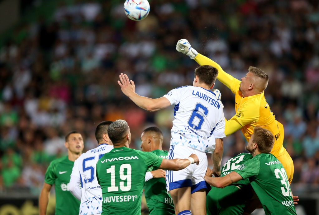 Pijnlijke Champions League-avond voor Sergio Padt: keeper wordt gewisseld na blunder