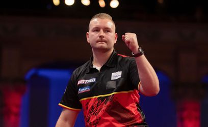 Players Championship: titelverdediger Wright begint met zege, Clayton onderuit