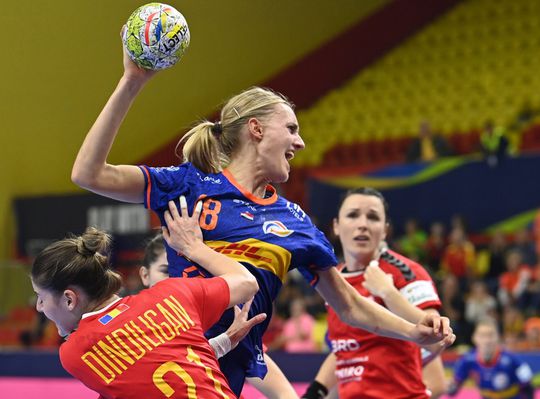 Nederlandse handbalsters beginnen aan EK met zuinige zege op Roemenië