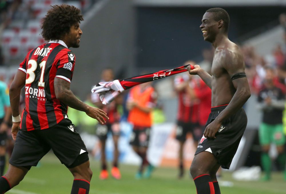 Typisch 'Balo-moment': matchwinner in slotfase en daarna rood pakken (video)