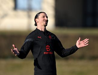 Zlatan is back! Ibrahimovic na lang blessureleed in selectie AC Milan: 'Ik ben nog steeds God'